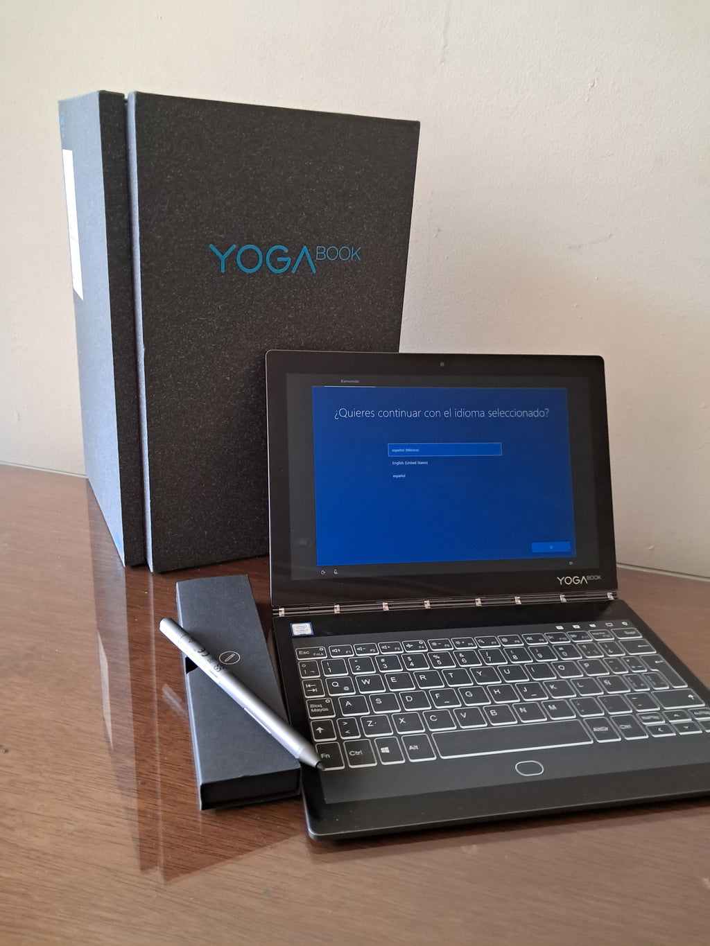 Lenovo Yoga 10.8" 2K convertible. Intel Core i5 7ma gen, 256GB SSD. Pantalla táctil IPS 2560x1600. Ultra delgada y ligera. Minicostos RM.