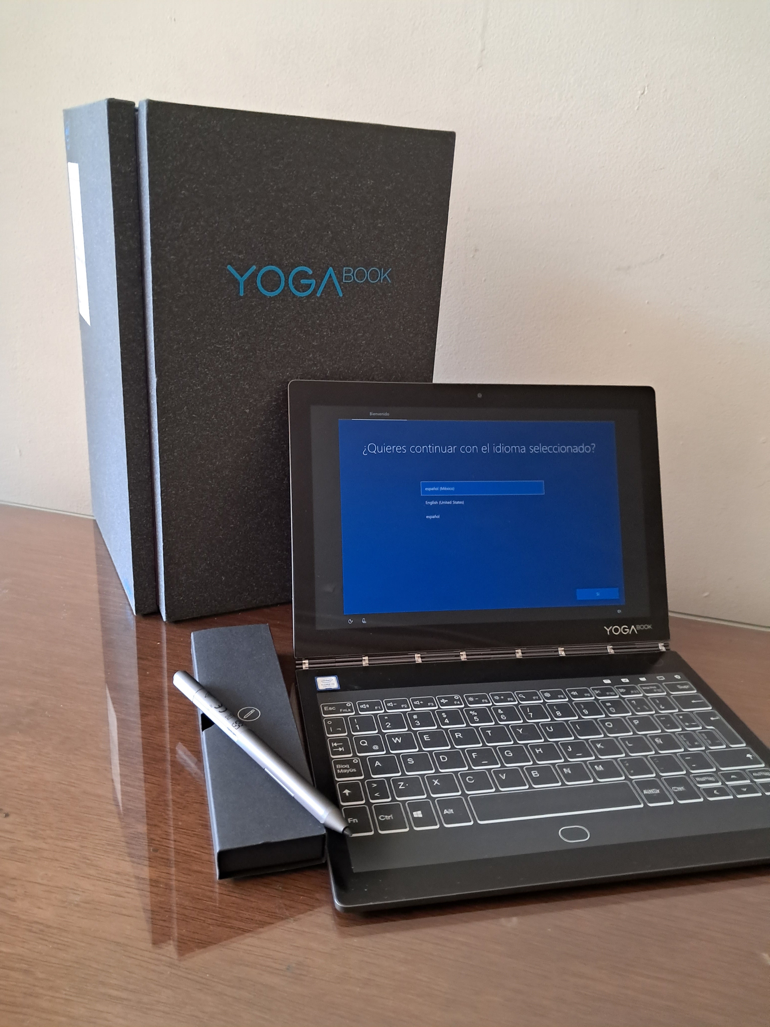 Lenovo Yoga 10.8" 2K convertible. Intel Core i5 7ma gen, 256GB SSD. Pantalla táctil IPS 2560x1600. Ultra delgada y ligera. Minicostos RM.