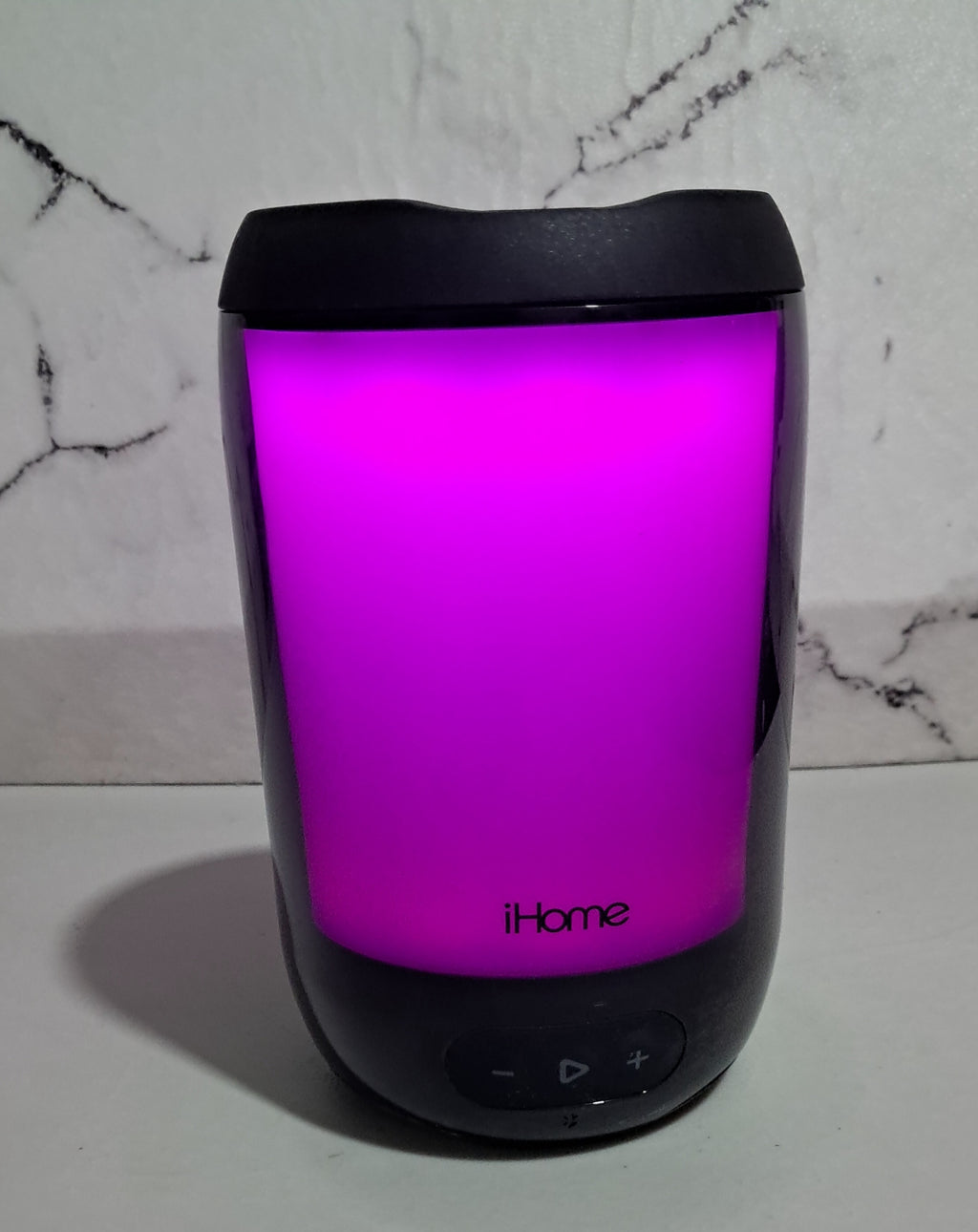 iHome - Bocina - Resistente al Agua - IP67 - Bluetooth - LED