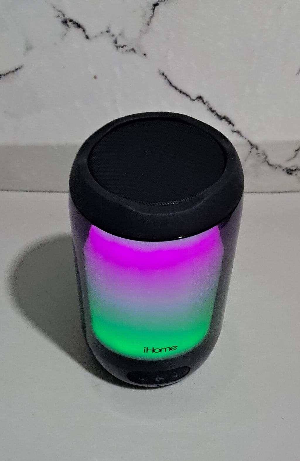 iHome - Bocina - Resistente al Agua - IP67 - Bluetooth - LED