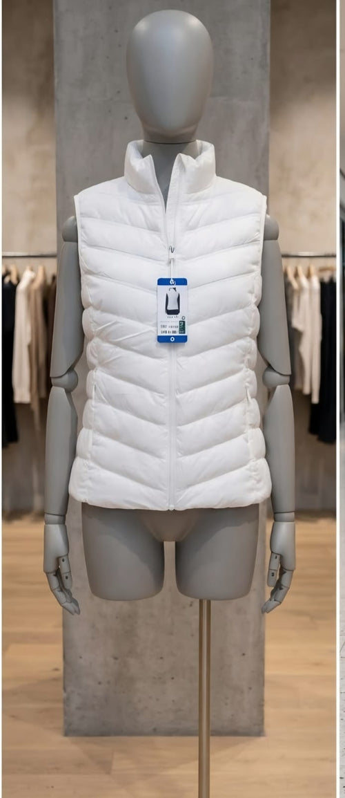 Chaleco acolchado ultraligero 32° Degrees Heat talla G en blanco. Tecnología térmica, patrón acolchado en zig-zag. Cuello alto, cremallera frontal. Minicostos RM.