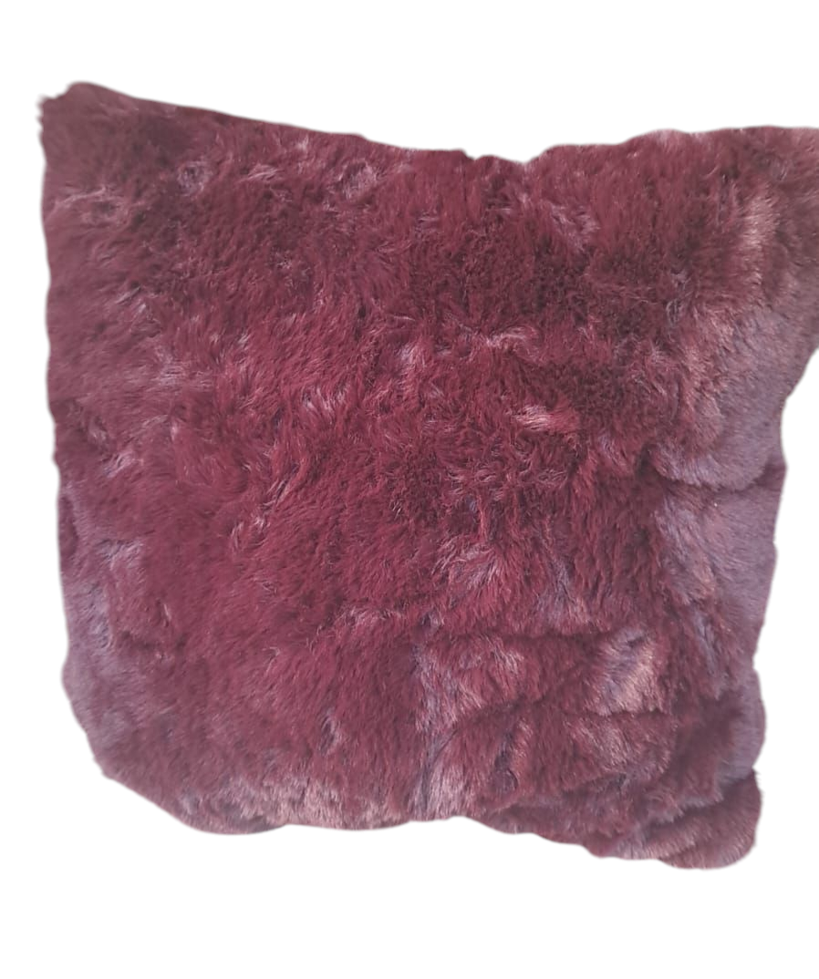 Cojín decorativo Brentwood de lujo. Textura ultra-soft, relleno alta densidad. Diseño contemporáneo, colores neutros. Para sala, cama o rincón lectura. Minicostos RM.