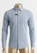 Camisa Kenneth Cole slim fit con 60% algodón. Diseño de cuadros clásico. Fácil planchado, cuello firme. Variedad de talles. Minicostos RM.
