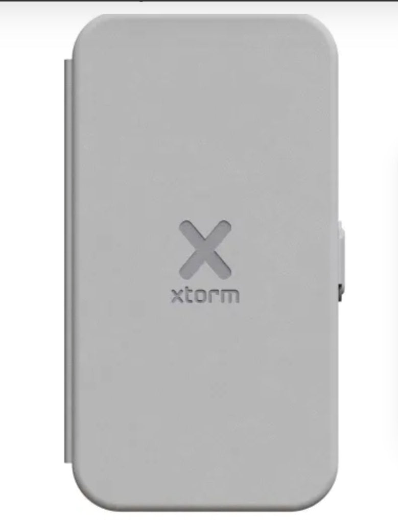 Cargador inalámbrico Xtorm 3-en-1 con MagSafe. Carga iPhone, Apple Watch y AirPods simultáneamente. 15W carga rápida, piel vegana. Nuevo. Minicostos RM.