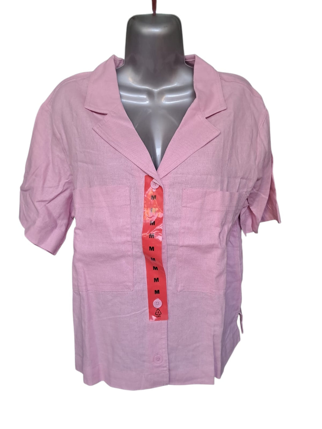 Blusa Buffalo de lino natural. Diseño camisero con cuello de solapa y bolsillos frontales. Transpirable y ligera. Estilo casual premium. Minicostos RM.