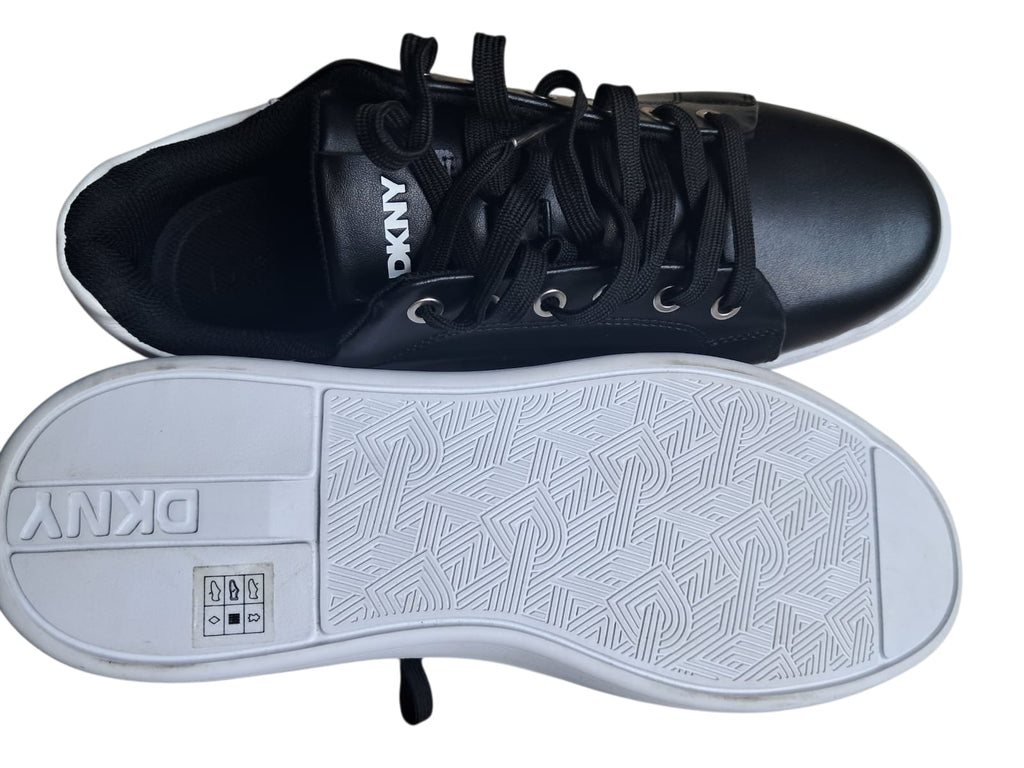 DKNY - Tenis Urbanos - Talla 7 MX - Negro/Blanco - Estilo Minimalista