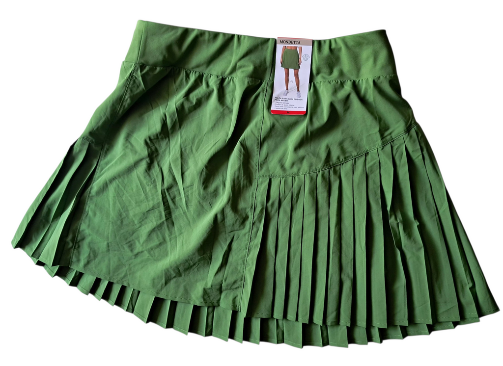 Falda short Mondetta con short integrado. Bolsa lateral para celular o llaves. Ligera, corte estilizado, color verde. Tallas S y M. Cómoda todo el día. Minicostos RM.