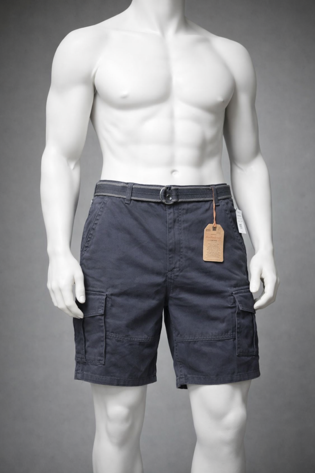 Short cargo Weatherproof Vintage talla 40. Múltiples bolsillos funcionales, incluye cinturón de lona. Tela resistente, nuevo con etiquetas. Minicostos RM.